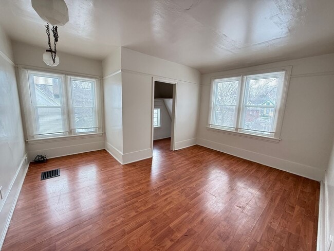 Building Photo - Well-Maintained 4-Bedroom Home with Historical Charm Near Downtown Jackson