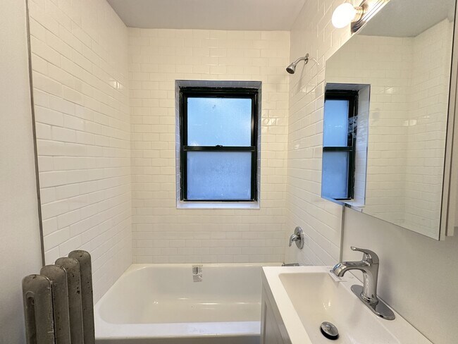 Building Photo - 2332.5 N Spaulding Ave