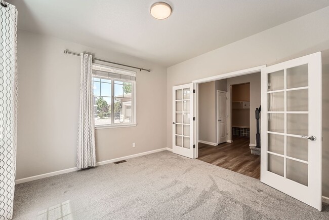 Building Photo - Large Beautiful Rental! Move in by next week!