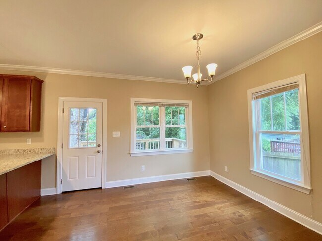 Building Photo - 2024 Jersey Ave