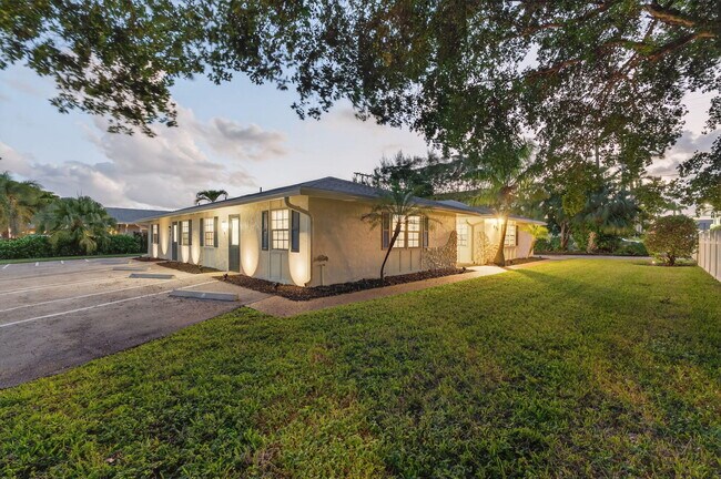 Building Photo - 800 Tropic Isle Dr