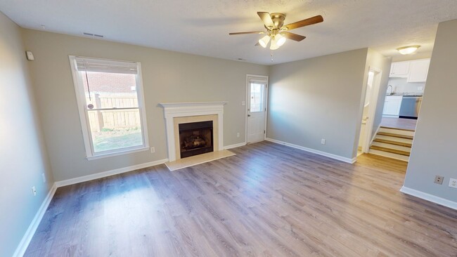 Building Photo - Fully Renovated 3 Bedroom / 2.5 Bathroom o...