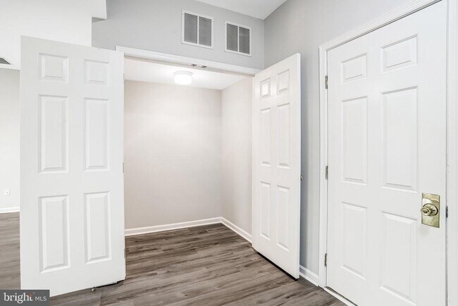Building Photo - 22616 Welborne Manor Square