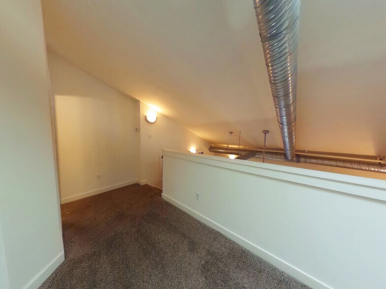 Building Photo - 302 Goshen St
