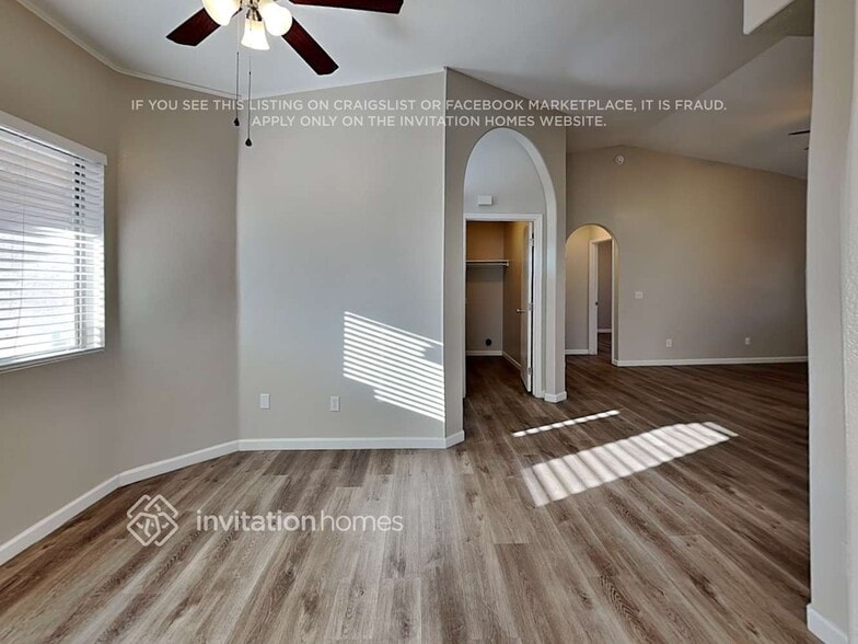 Building Photo - 10219 N 89th Ave