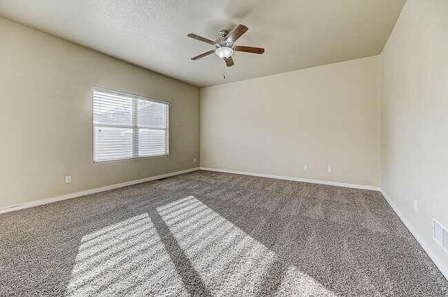Building Photo - HUGE SIX (6!!!) BD HOME IN LORSON RANCH!