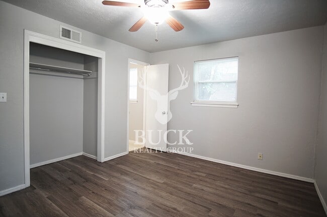 Building Photo - 2804 SW 82nd St