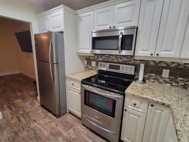 Building Photo - 1340 NE 28th Ave