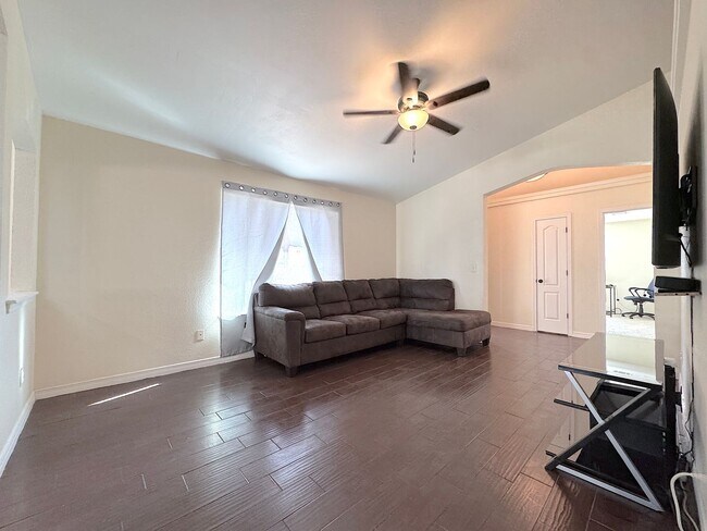 Building Photo - East El Paso 4 bed Refrig A/C close to Park!