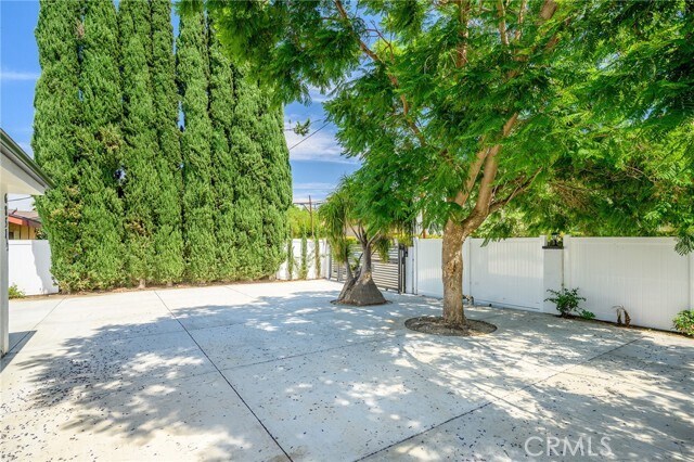 Building Photo - 6851 De Celis Pl