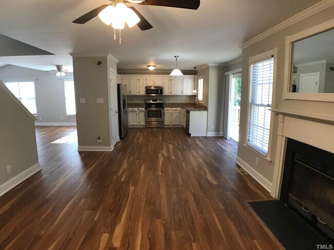 Building Photo - 105 Sandy Creek Ct