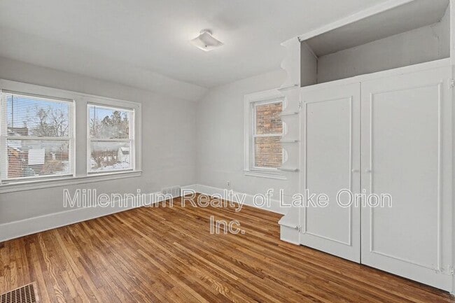 Building Photo - 52 E Iroquois Rd