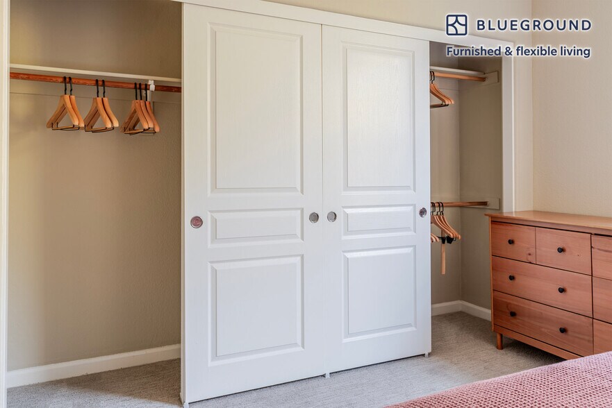 Building Photo - 800 High School Way