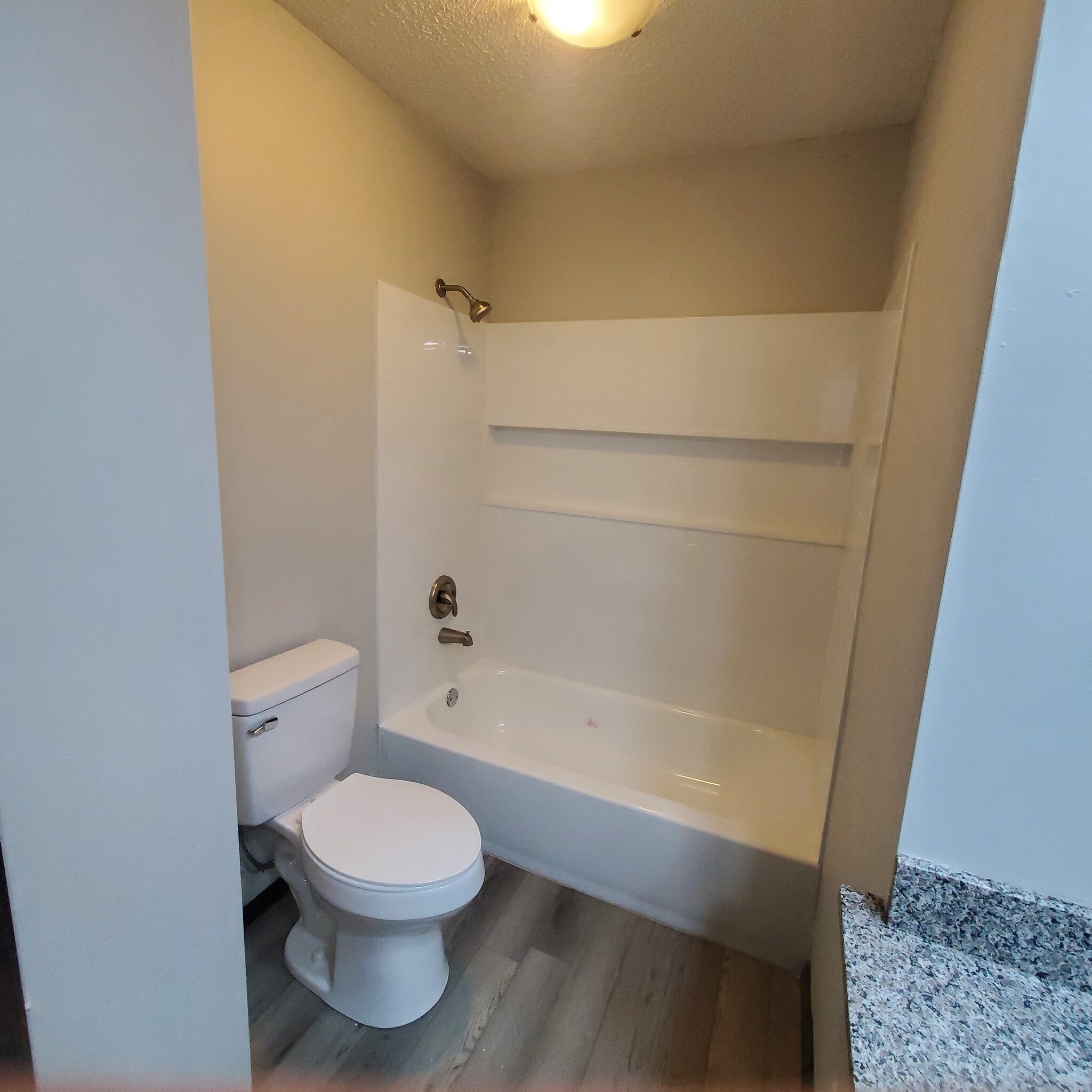 Main Bath - 2016 W Jefferson St