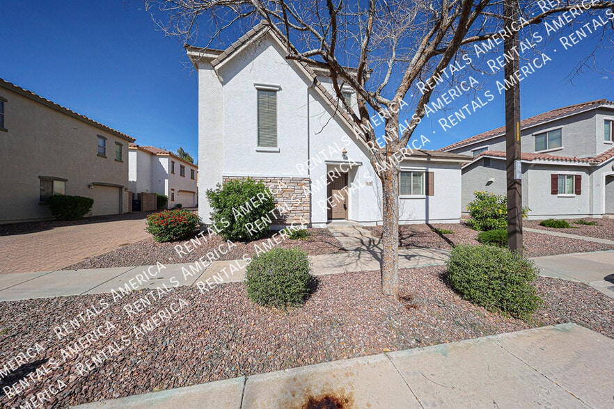 Building Photo - 4714 E Laurel Ave