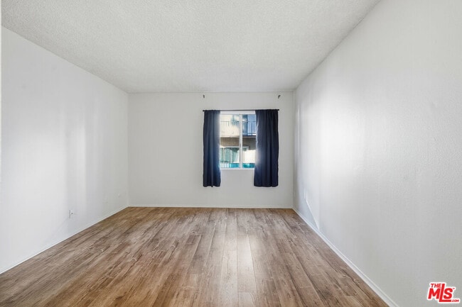 Building Photo - 5460 White Oak Ave