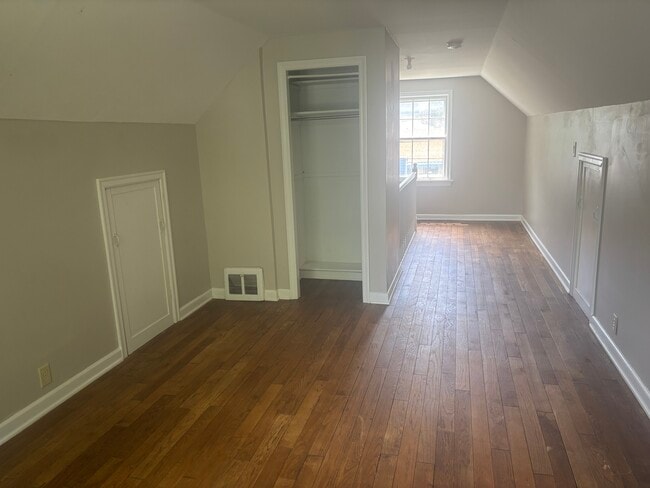 Building Photo - 825 McKinnie Ave