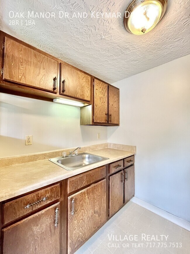 Building Photo - 230 Oak Manor Dr