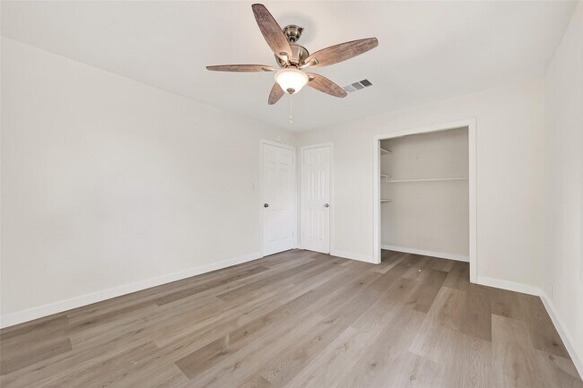 Building Photo - 815 Brooks Ave