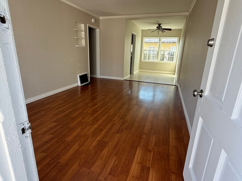 Building Photo - 1213 W Victory Blvd