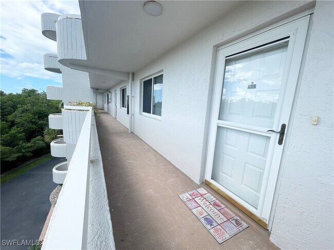 Building Photo - 12945 Vanderbilt Dr