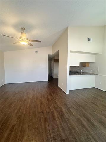 Building Photo - 1114 Suburban St