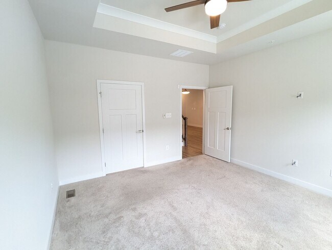 Building Photo - Stunning villa in the Harrison Terrace com...