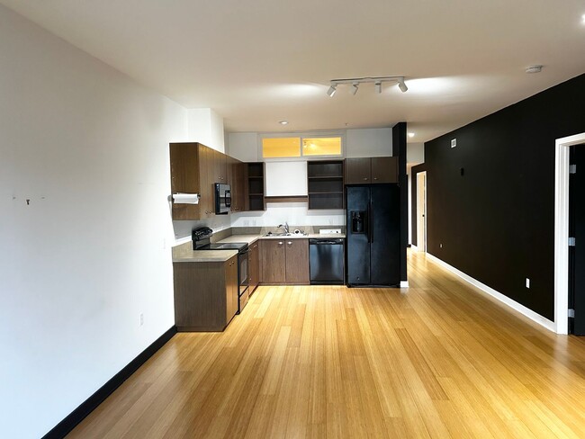 Building Photo - *** $250 OFF 1ST MONTHS RENT!!!*** 2 Bedroom Lofts in Overlook! Water, Sewer and Garbage Included!!!