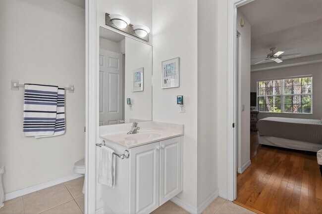 Building Photo - 425 SW Talquin Ln