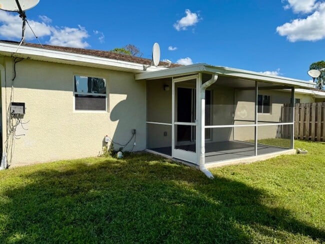 Building Photo - 18-Month Lease at $1,425 / 12-Month Lease ...