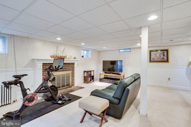 Building Photo - 609 Upland Pl