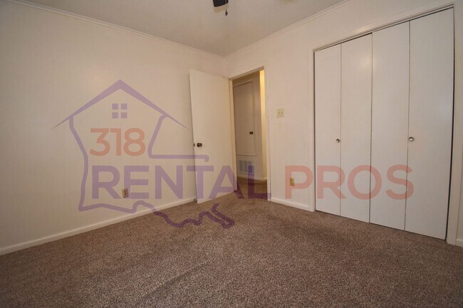 Building Photo - 106/108 Debra Ln