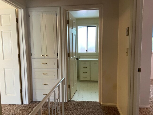 Building Photo - DECEMBER RENT FREE!