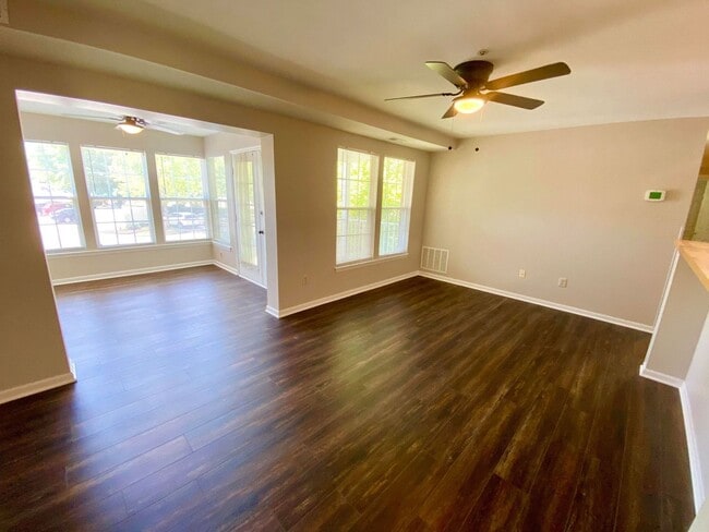 Building Photo - Charming 2 Bedroom/ 1 Bathroom Parkville Condo in Lovely Seven Courts Community