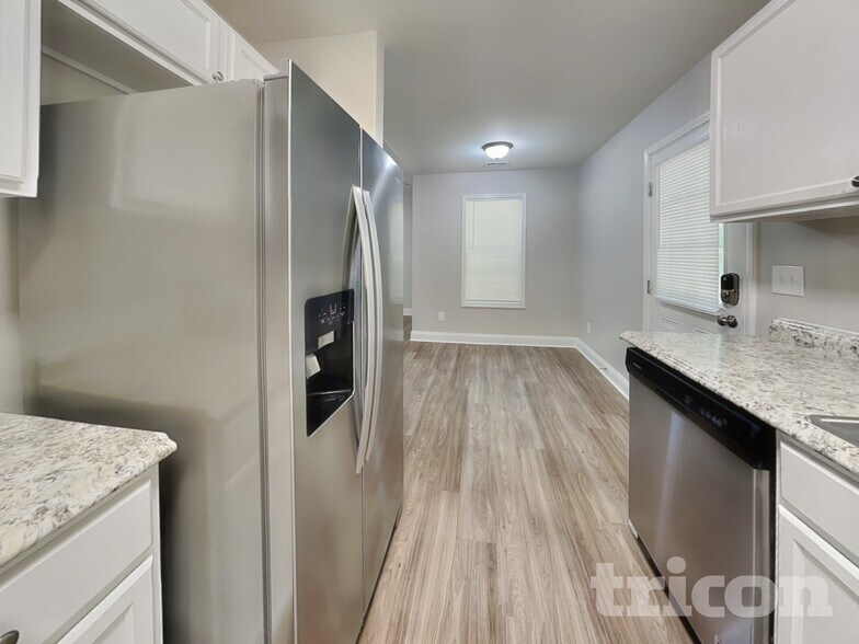 Building Photo - 821 Gore St