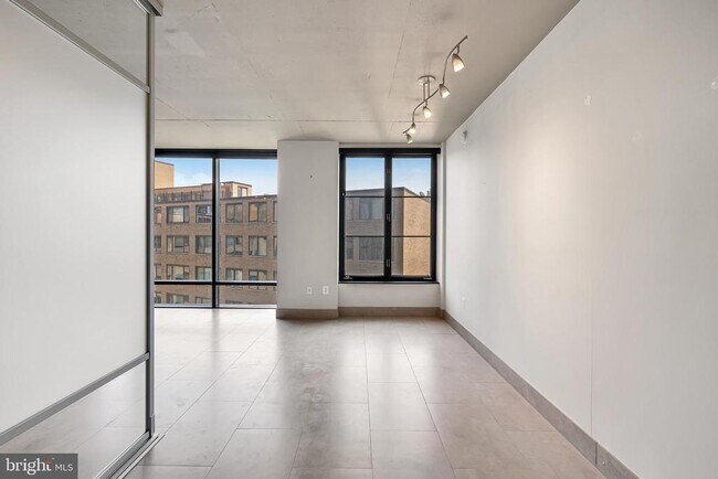 Building Photo - 1133 14th St NW