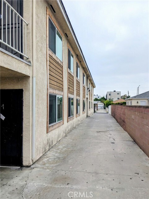Building Photo - 1620 W 209th St