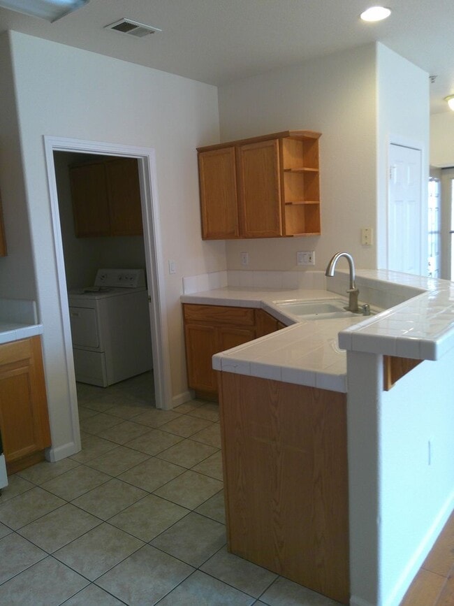 Building Photo - 3 Bedroom Fairways Condo in Wingfield Springs