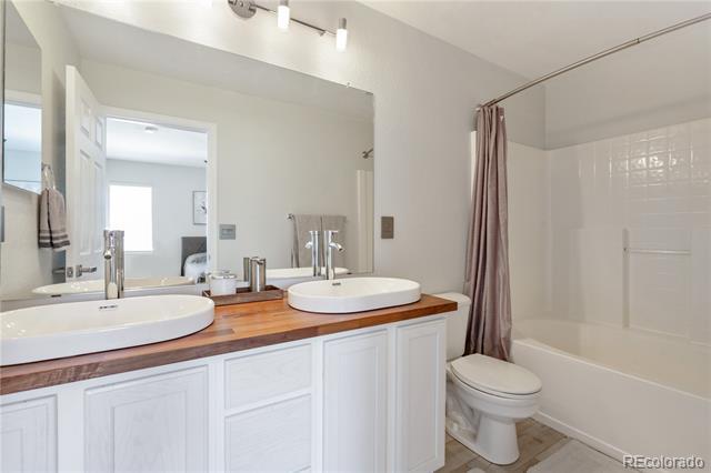 Building Photo - 4534 E Lyndenwood Cir