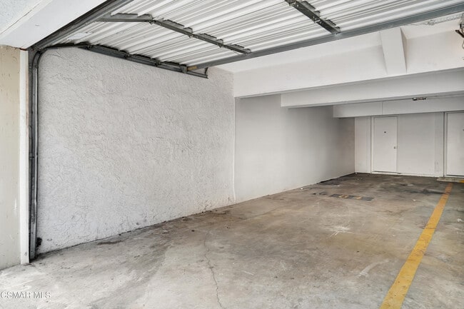 Building Photo - 18408 Hatteras St