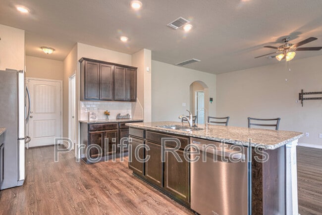 Building Photo - 5300 Primavera Ln