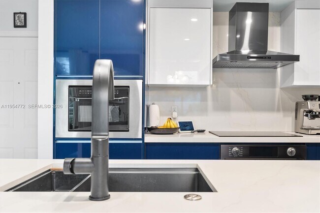 Building Photo - 275 NE 18th St