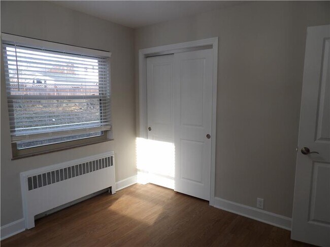 Building Photo - 215 S Ft Thomas Ave