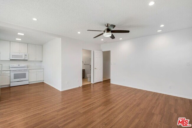 Building Photo - 11882 Ramona Ave