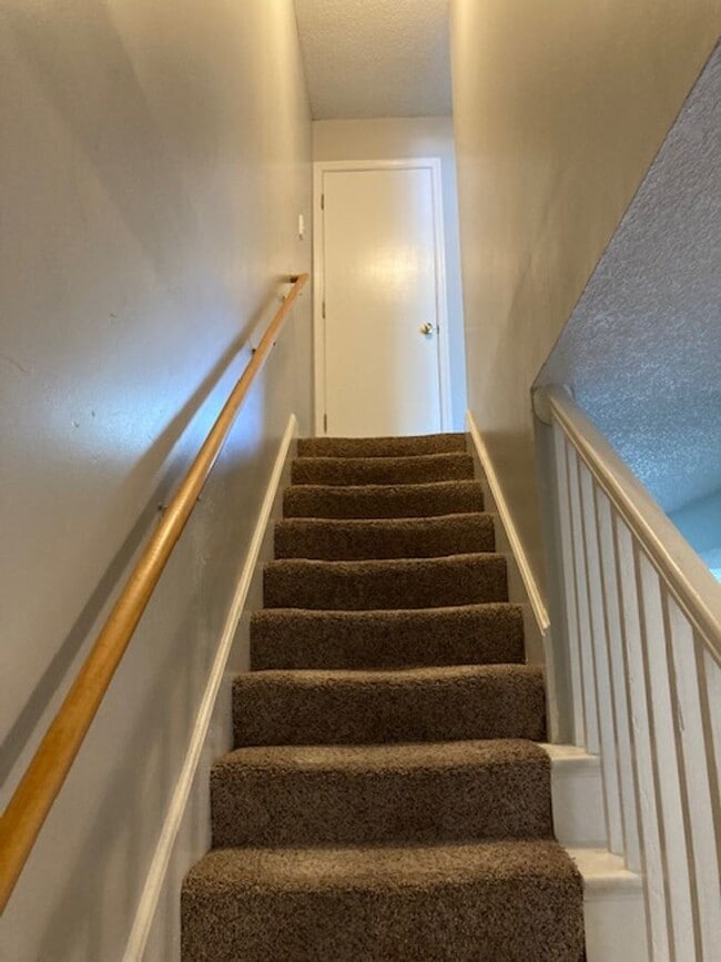 Building Photo - TWO BEDROOM TOWNHOUSE **(Special; 1st 6mo ...
