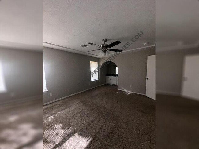 Building Photo - 2632 SW 90th Pl
