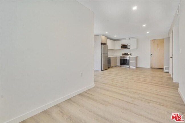 Building Photo - 10918 Camarillo St