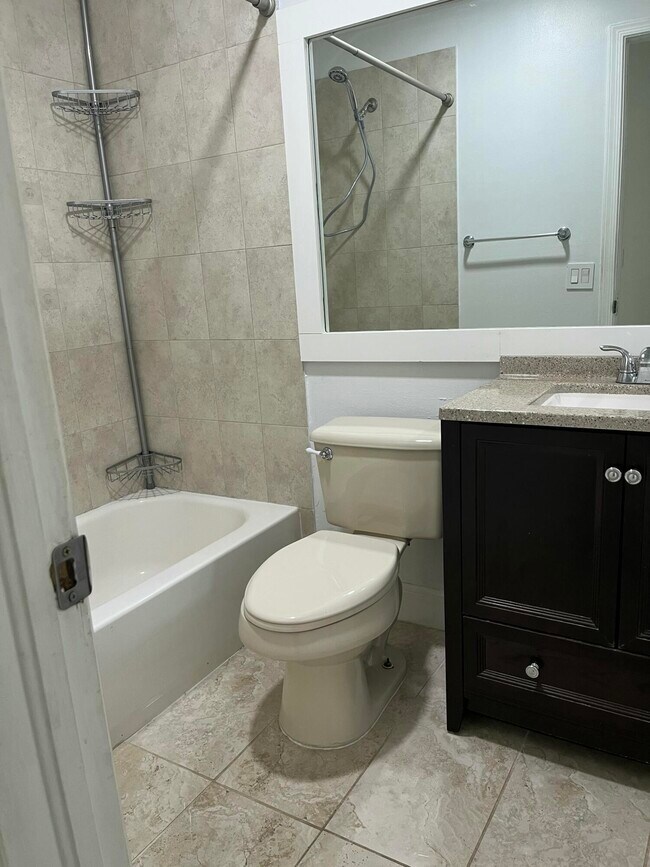 Building Photo - 1296 White Pine Dr