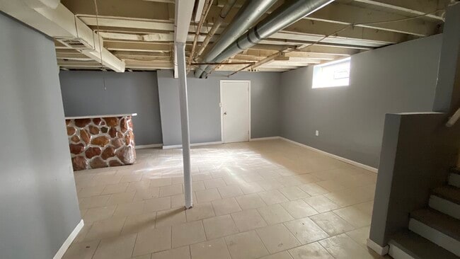 Building Photo - 10628 S Green St