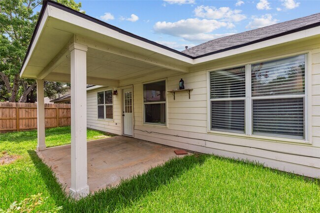 Building Photo - 19511 Ingham Dr